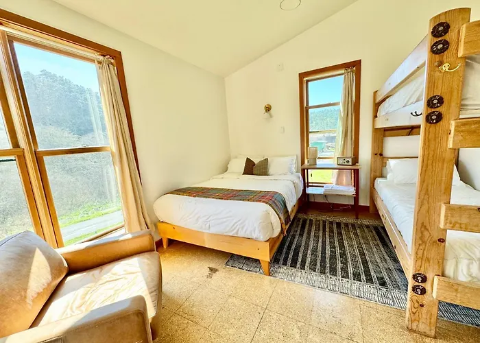 Limantour Lodge